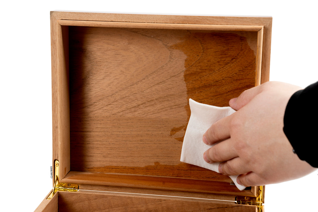 Förbered din humidor för dina cigarrer på rätt sätt.
